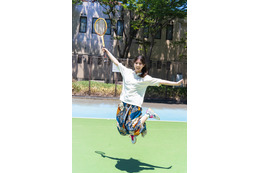 日向坂46・小坂菜緒、3年ぶりにB.L.T.表紙ソロ登場！“こさかなと遊ぼう！”テーマで大はしゃぎ