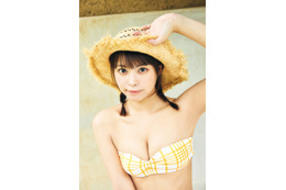 “特撮美女”宮崎あみさ、3年ぶり水着グラビアで美バスト披露！『FLASH』表紙に登場