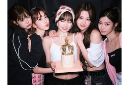 LE SSERAFIMの“愛されリーダー”チェウォンが25歳に!メンバーと祝う“お誕生日ショット”が話題に【PHOTO】 画像