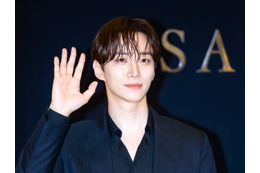 2PM・ジュノ、ウイスキー片手に大人の色気…余裕あふれる眼差しで魅了【PHOTO】 画像