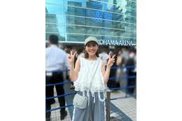 西野未姫、最前列のtimeleszライブで号泣！親子でお揃い“篠塚くん推し”白コーデで参戦