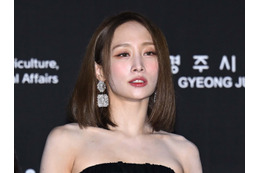 KARA・ニコル、胸元開いた衣装で際立つボリューム感！肩のタトゥーも堂々公開「美しすぎる」【PHOTO】 画像
