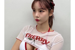 甘美な肉体に注目！“韓国で最もグラマラス”な女性芸人が大自然に降臨、圧巻ボディで馬も魅了【PHOTO】 画像