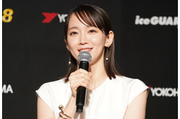 吉岡里帆、思わず見惚れる大人ドレスで東カレ登場！撮影動画が公開に
