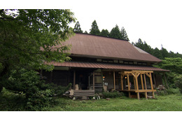 築140年・廃墟のような“茅葺き古民家”をDIYリノベ！広々としたおしゃれ古民家に『住人十色』