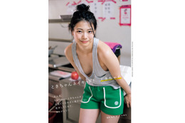 人気インフルエンサー・ときちゃん、ラフなタンクトップから美乳チラ見せ！