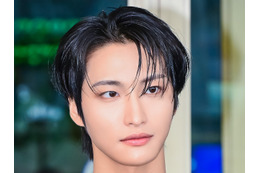 「皆生きてる？」ATEEZ・ソンファ、筋骨隆々な上半身が話題！夕陽に当たる美しい姿【PHOTO】 画像