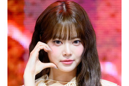 メイド風？LE SSERAFIM・ウンチェ、キュートなミニスカ姿にファン悶絶「可愛すぎるだろ」【PHOTO】 画像