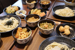 “うどん”も“天ぷら”も食べ放題！東京・国分寺「武蔵野うどん小麦晴れ」が8月27日オープン