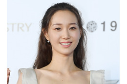 恋人との死別を乗り越えた女優イ・ユヨン、娘出産を経て9月にウェディングマーチ 画像
