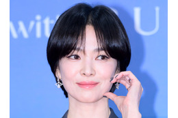 女優ソン・ヘギョ、高級感溢れる秋の着こなし披露！43歳とは信じがたい圧巻のスタイル＆美貌 画像