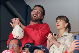 テイラー・スウィフトが婚約を発表！お相手はNFL選手・トラビス・ケルシー