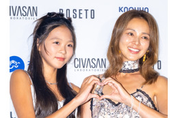 秋山成勲の娘サラン（13）、韓国で母SHIHOと“モデルオーラ”放つ！ファッションウィークに参加【PHOTO】 画像