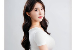 目元の泣きぼくろに惹かれる…韓国チアガール、美肌丸見せの肩出し衣装SHOTに反響「モデルみたい」【PHOTO】 画像