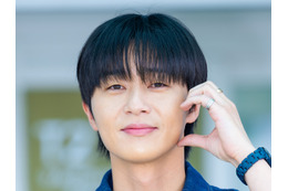 俳優パク・ソジュン、共演女優と海辺で初々しい恋!新ドラマ『ギョンドを待ちながら』写真公開 画像
