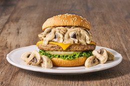フレッシュネスバーガー、“国産マッシュルーム3倍増量”のチーズバーガーを24日より販売！