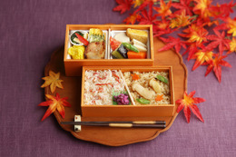 老舗日本料理店・なだ万、秋の贅沢弁当「松茸御飯と蟹御飯の二段重」19日より発売！
