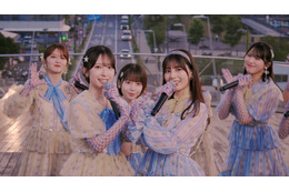 日向坂46、緊急生配信を実施！横浜港大さん橋で「お願いバッハ！」初フルサイズを披露