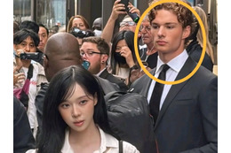 aespa・ウィンターを守るイケメンボディーガード? あまりに現実的な、その“正体”とは 画像