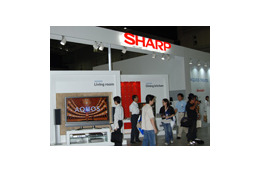【A&Vフェスタ2005】シャープ、6台の液晶TVと1ビット8ch音声再生による高臨場空間を再現 画像