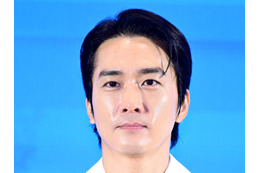 “韓流四天王第2世代”俳優ソン・スンホン、深い悲しみのなか母を見送る…本日（23日）出棺式 画像