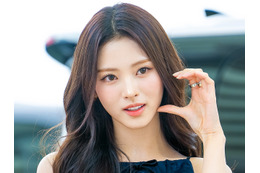 MEOVVの日本人メンバー・アンナ、儚げな色香漂わせる…透けた“ランジェリー風衣装”姿【PHOTO】 画像