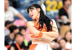 愛称“太もも女神”の韓国チアガール、健康的な美脚全開!しましまトップス&超短パン姿に釘付け…【PHOTO】 画像