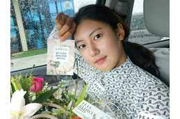 もはや別人…父は元サッカー韓国代表、母は女優の18歳ゴルファー　芸能人顔負けの美貌でファン圧倒【PHOTO】 画像