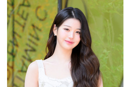 ここまで大胆に…IVE・ウォニョン、美背中に華奢な肩まで思い切って公開!成熟した姿に注目【PHOTO】 画像