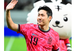 ”親友”久保建英ら抑え韓国人選手3人目の受賞!イ・ガンイン、自身初のアジア年間最優秀国際選手に輝く 画像