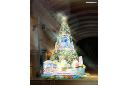 クイーンズスクエア横浜に“すみっコぐらし”のクリスマスツリーが登場！11月6日には点灯式も開催