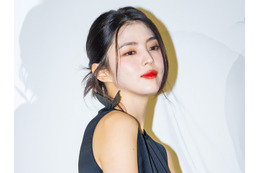 女優ハン・ソヒ、深スリットの入ったドレスで太ももが露わに!肌見せ多めの衣装で悩殺【独自写真】 画像