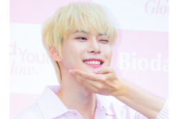 「笑顔が眩しい…」NCT・ドヨン、爽やか“好青年ルック”でイベントに登場【PHOTO】 画像