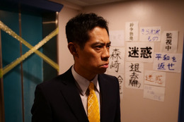 伊藤淳史、『世にも奇妙な物語』16年ぶりに出演!同僚役・与田祐希に誘われ“七階”を死守する集会へ...