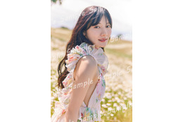 日向坂46・河田陽菜、ドレス姿の可憐なショット!デンマークのお花畑で撮影したポストカードが公開