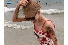 心配になる“極細ウエスト”も…元巨人投手と国民的女優の両親失った韓国インフルエンサー、ソン・フンミンにメロメロ?【PHOTO】 画像