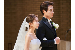 “推し”だった14歳年上の韓国俳優と結婚した日本人妻、娘とおそろいコスプレ姿披露!「微笑ましい母娘」 画像