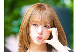 IZ*ONE出身チェ・イェナ、ディズニーシーを満喫！キュートな“耳付き帽”姿にファン歓喜「可愛すぎる」【PHOTO】 画像