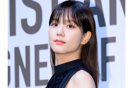 透けてインナーが…BLACKPINK・ジス、スタイル際立つオフショットに視線釘付け！「大胆すぎます」【PHOTO】 画像