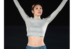 35歳？大学生かと…韓国フィギュア女王キム・ヨナ、“真っ白美脚”丸見せのショーパン姿で視線強奪【PHOTO】 画像