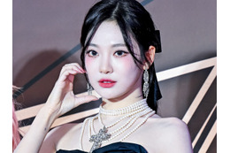 「こんなに見せて大丈夫？」aespa・ニンニン、黒インナー姿の“大胆自撮り”でファン悩殺【PHOTO】 画像