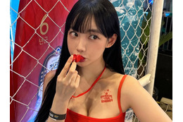 こぼれ落ちそうなボリューム感…韓国の人気女性アナ、濡れ髪のスイムウェアSHOTでファン魅了【PHOTO】 画像