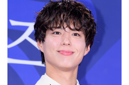 俳優パク・ボゴム、“青春”をテーマに様々な表情を披露！透明感あふれる雑誌カットで魅了【PHOTO】 画像