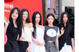 “活動ほぼ無し”でもファンの支持厚く…NewJeans、韓国表彰式で「トレンド・オブ・ザ・イヤー」受賞 画像