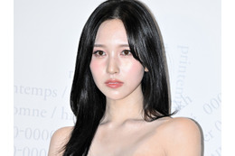 「着てないように見える」TWICE・ミナ、ヌードトーンのドレス姿が魅惑的…“女神級の美貌”に釘付け！【PHOTO】 画像