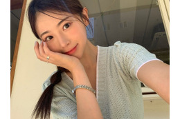 「冬の新婦だ！」韓国プロ野球チア、“すけすけ肩ヒモ”が眩しい純白衣装にファン騒然「結婚したい」【PHOTO】 画像