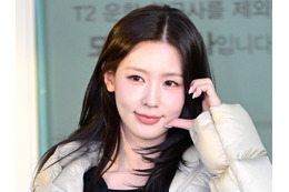 “ほぼ紐”ドレスで話題になったi-dle・ミヨン、“腹チラ”ルックで可愛さと妖艶さを披露【独自写真】 画像