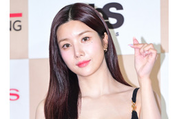 “びしょ濡れフェスの女神”クォン・ウンビ、ミニキャミ衣装で大胆魅了…艶やかボディに視線集中【PHOTO】 画像