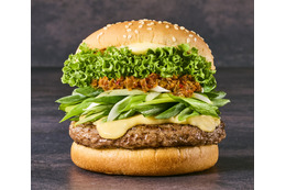 フレッシュネスバーガー、たっぷり九条ネギと西京味噌を使用した「黒毛和牛バーガー」26日より販売！
