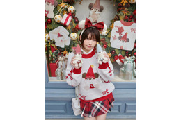 えなこ、可愛すぎるミニスカコーデでクリスマスディズニー満喫！